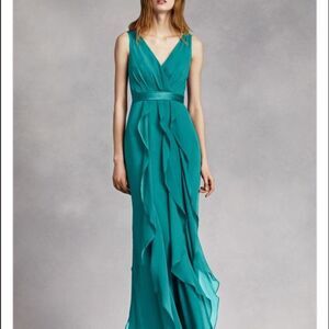 Vera Wang teal green chiffon evening gown v-neckline and ruffles Size 6